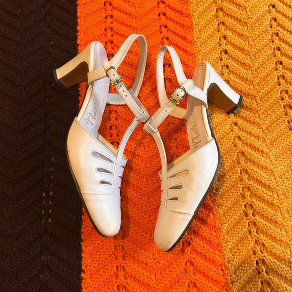 1970s Naturalizer White Leather T-bar Roman Mary Jane sandal heels- made in Cana - Picture 3 of 16